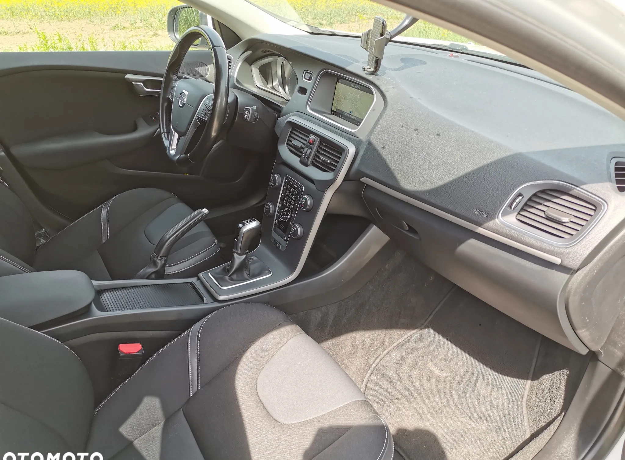 Volvo V40 cena 42300 przebieg: 233783, rok produkcji 2015 z Ustroń małe 92